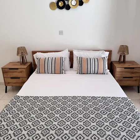 - Paradise Gdns 1br With Pool, Terrace, Parking * 파포스