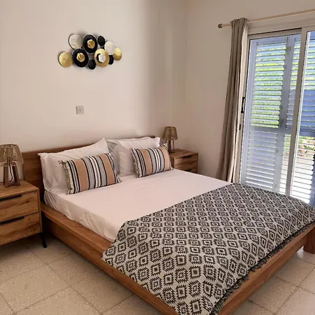 아파트 - Paradise Gdns 1br With Pool, Terrace, Parking 파포스