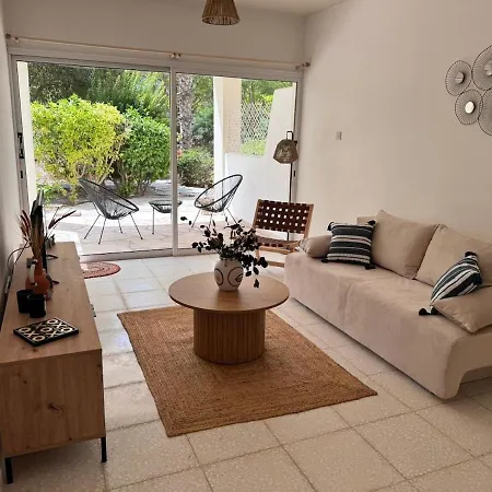 - Paradise Gdns 1br With Pool, Terrace, Parking Apartment