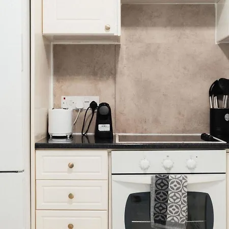- Paradise Gdns 1br With Pool, Terrace, Parking *