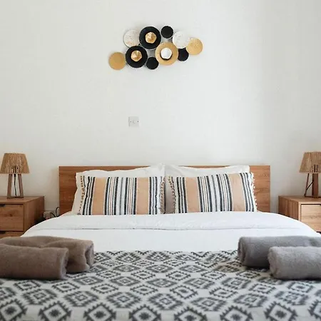 - Paradise Gdns 1br With Pool, Terrace, Parking Apartment