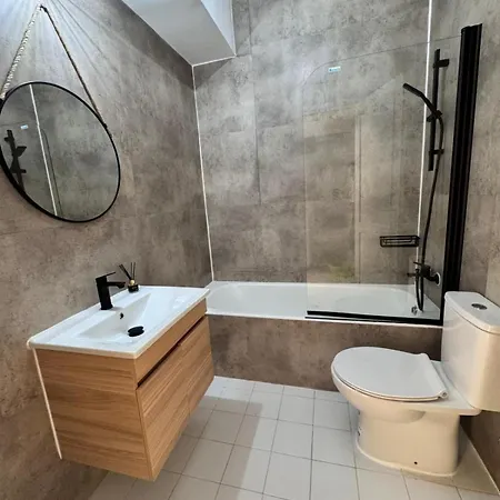 - Paradise Gdns 1br With Pool, Terrace, Parking