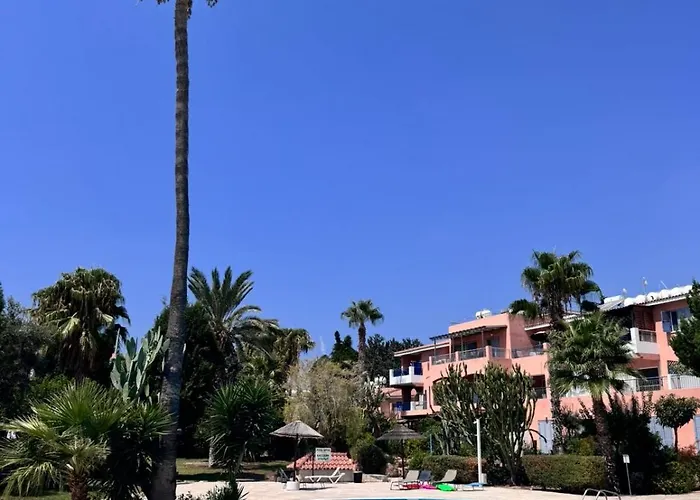 - Paradise Gdns 1br With Pool, Terrace, Parking